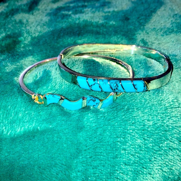 Jewelry - ✨ 💕Beautiful set of Bangle Bracelets!! 💕✨